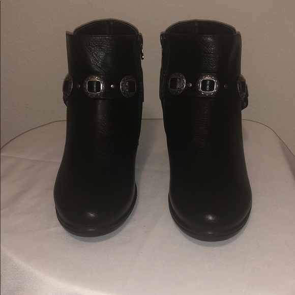 Easy Street Bailey Bootie - Picture 2 of 5